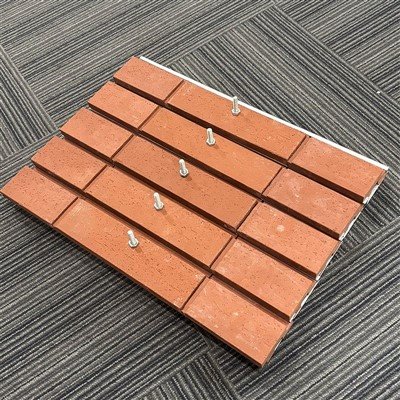 Bríce Aonair Chomhghlasála Inchoigeartaithe terracotta
